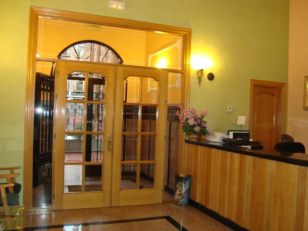 Hostal Universal Benavente Cameră foto